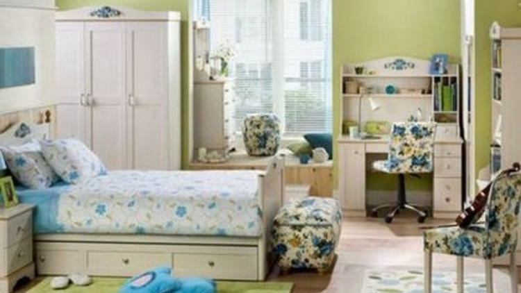 Çilek çocuk odalarında bahar esintileri