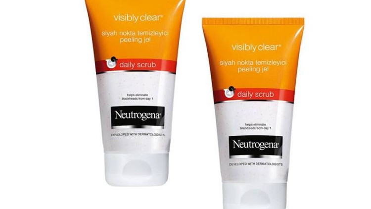 Visibly Clear ile siyah noktalarla vedalaşın Visibly Clear ile siyah noktalarla vedalaşın