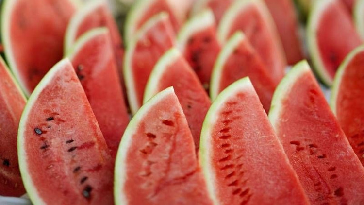 Yazın vazgeçilmez meyvesi karpuzun yararları
