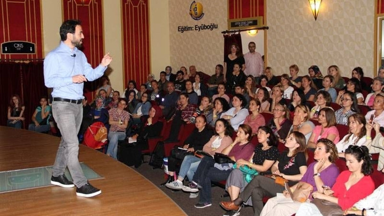 Dr. Özgür Bolat’tan mutlu çocuk yetiştirmenin sırları Dr. Özgür Bolat’tan mutlu çocuk yetiştirmenin sırları
