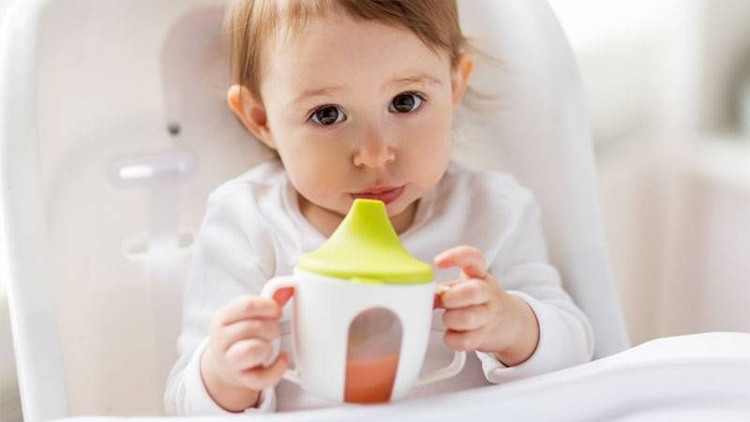 1 yaşını doldurmayan çocuklara meyve suyu vermeyin