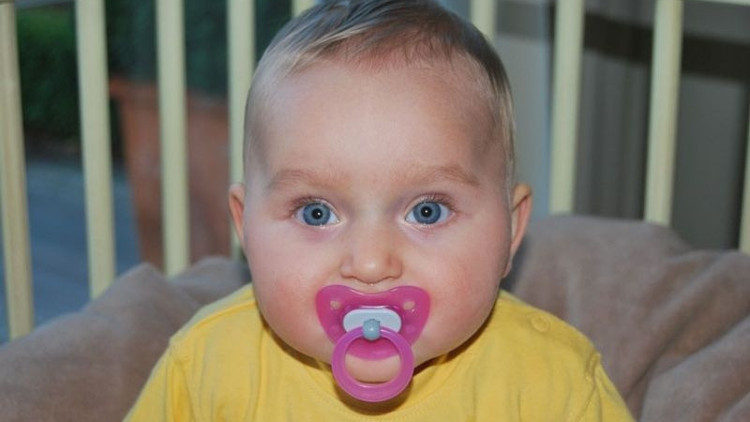 Emzik vermeli mi, vermemeli mi Emzik kullanırken dikkat