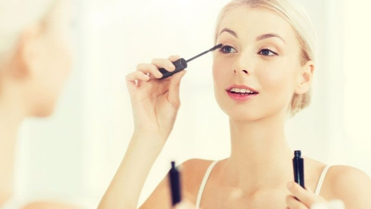 Makyaj yapmak ve saç boyamak orucu bozar mı