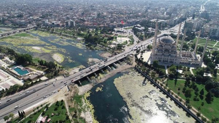 Adanada tedirgin eden görüntü İsyan ettiler Adanada tedirgin eden görüntü İsyan ettiler