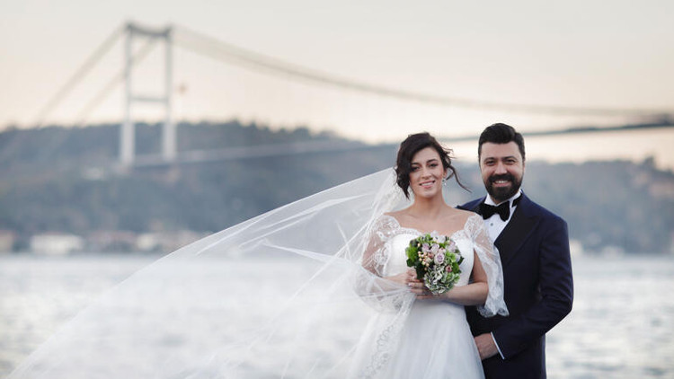 Burcu Gönder kimdir, kaç yaşında