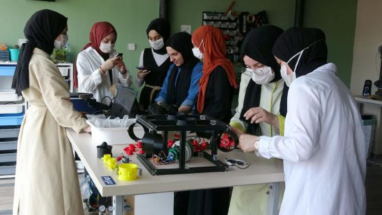 Liseli öğrenciler insansız su altı aracı tasarlıyor
