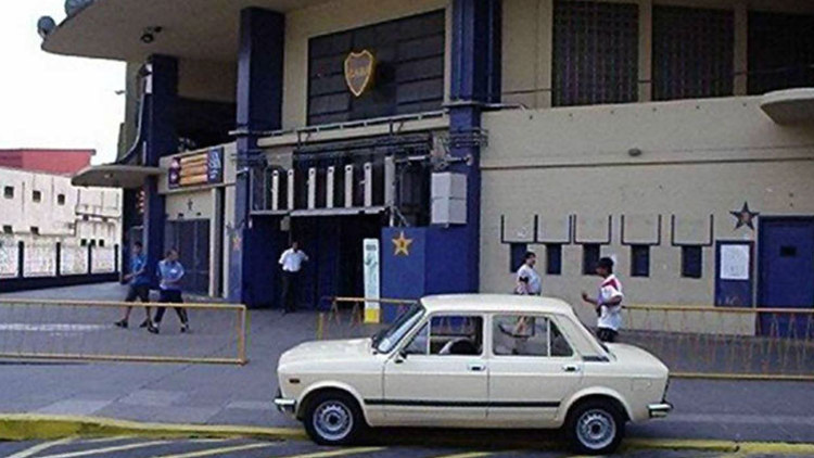 Tavuk kümesinde bulduğu araba Maradonaya ait çıktı