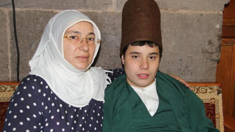 Otizmli Tarık, 1 yılda semazen oldu Otizmli Tarık, 1 yılda semazen oldu