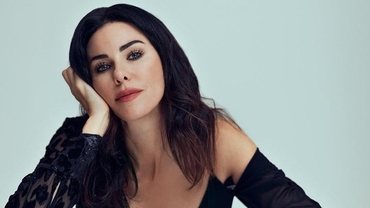 Serdar Bilgili ve Defne Samyeli...Sürpriz ikili