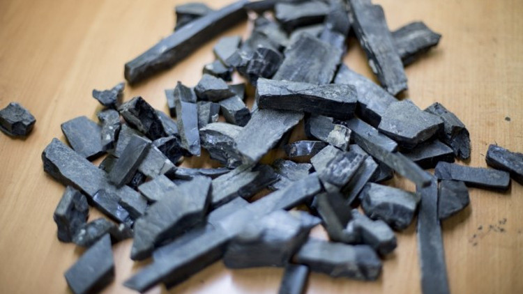 Oltu Taşı Nedir, Nerelerde Ve Nasıl Bulunur Oltu Taşı Nasıl Anlaşılır Özellikleri Ve Faydaları