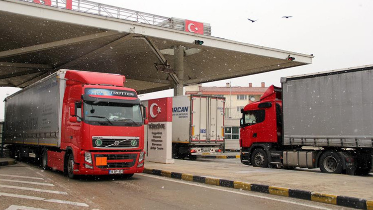 TIR şoförleri Randevulu Sanal Sıra Sistemi uygulamasından memnun TIR şoförleri Randevulu Sanal Sıra Sistemi uygulamasından memnun