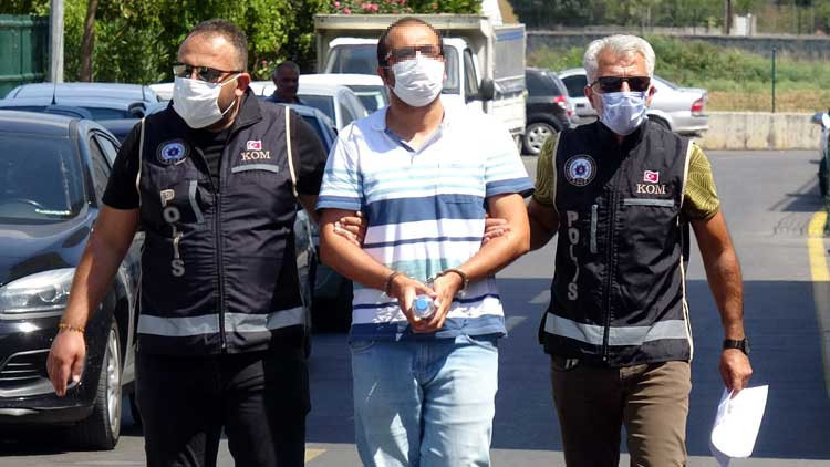 FETÖ’nün sözde bölge imamı Adanada yakalandı FETÖ’nün sözde bölge imamı Adanada yakalandı