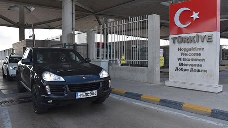 Son dakika... Yabancı plakalı araçların yurtta kalma süresi uzatıldı