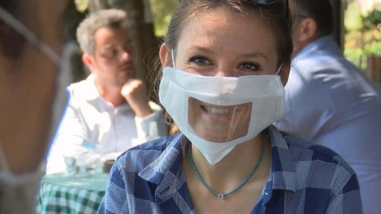 İşitme engelliler için herkes yanında bir ‘şeffaf maske’ bulundursun