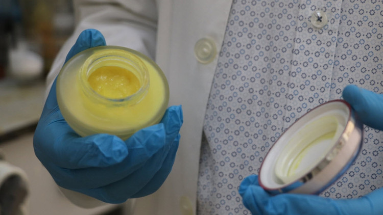 Dicle Üniversitesinde bordan yarı sentetikli el yumuşatıcı krem üretildi Dicle Üniversitesinde bordan yarı sentetikli el yumuşatıcı krem üretildi