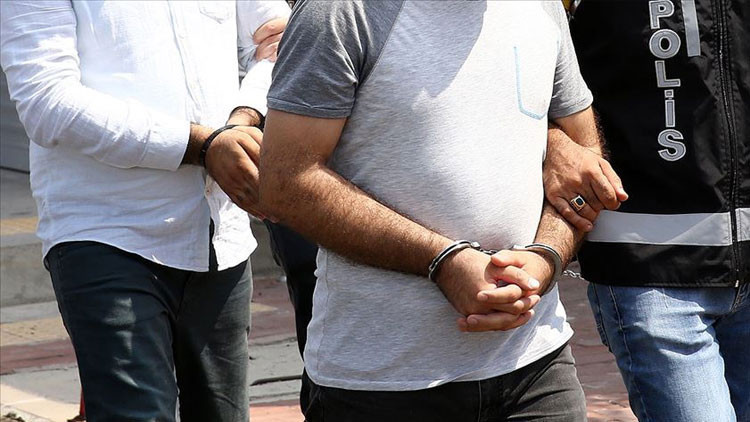 Kritik operasyon 8i muvazzaf 10 astsubay gözaltına alındı