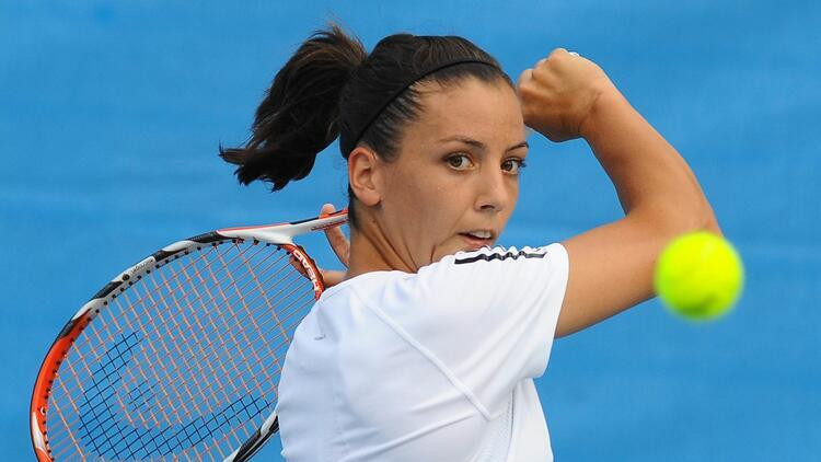 Milli tenisçi Pemra Özgen, son 32 turunda elendi