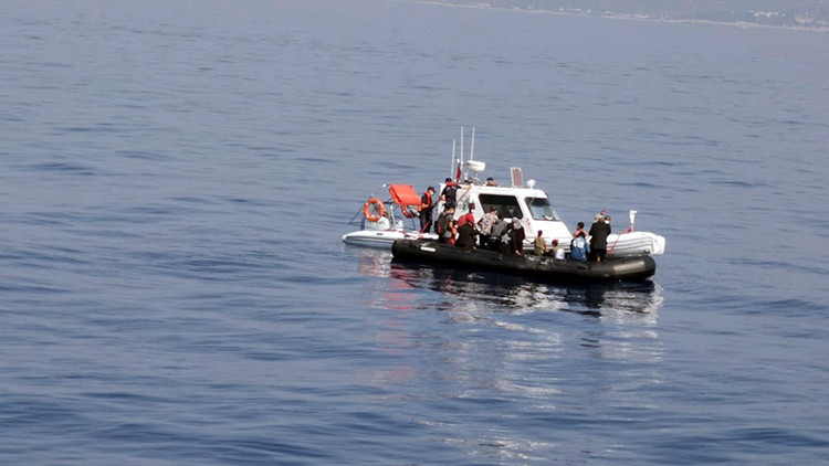 Yunanistanın geri ittiği 19 kaçak göçmen kurtarıldı
