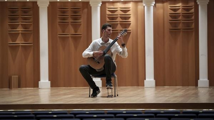 Bilkentli genç gitarist Florida’da birinci oldu