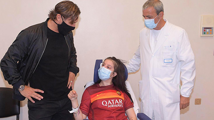 Komadaki genç sporcu Tottinin sesiyle uyandı Komadaki genç sporcu Tottinin sesiyle uyandı