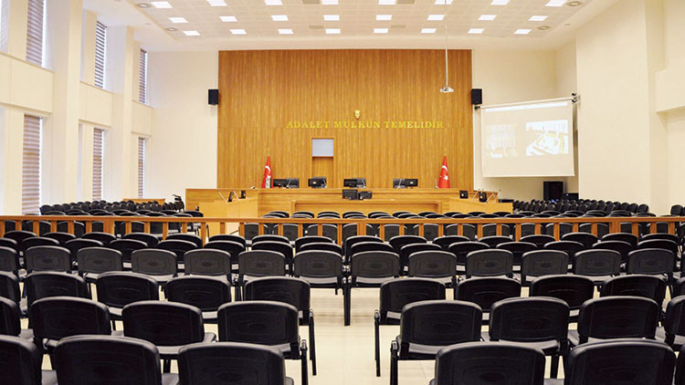 Balyoz kumpasçısı hâkimlere dava