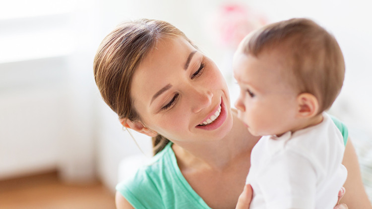 Emzirmek çocukları hastalıklara karşı koruyor