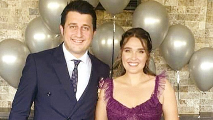 Oyuncu Merve Erdoğan, müzisyen Mert Carim ile nişanlandı