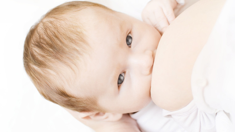 Anne sütünün artması için çok yemek değil sağlıklı beslenmek önemli Anne sütünün artması için çok yemek değil sağlıklı beslenmek önemli