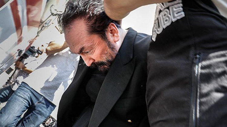 Adnan Oktara 300 bin TLlik saati soruldu, sahibini hatırlamadı