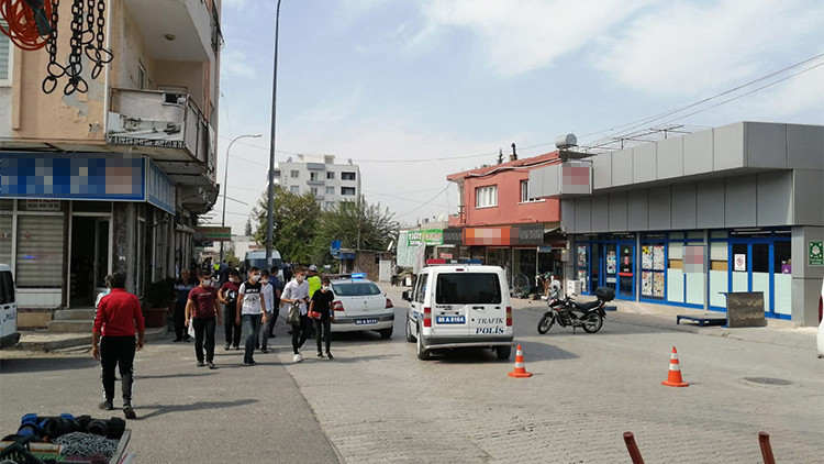 Bomba ihbarı yapılan paketten havai fişek çıktı Bomba ihbarı yapılan paketten havai fişek çıktı