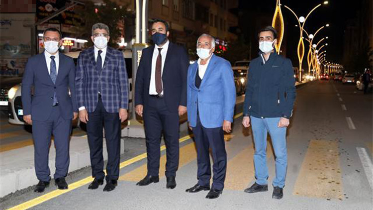 Van Valisi, gece yol çalışmalarını denetledi