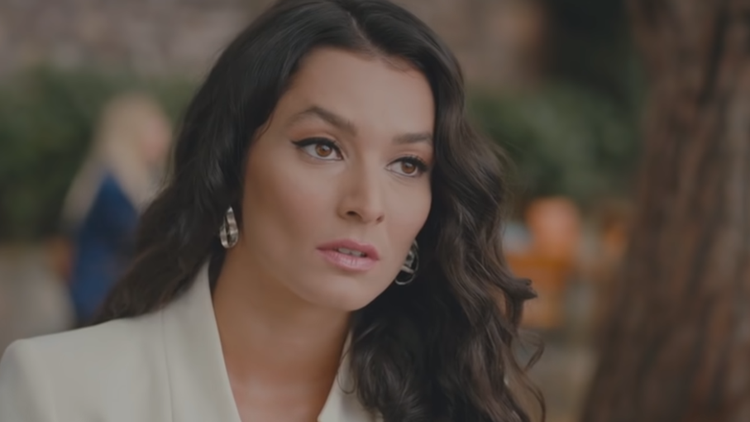 Doğduğun Ev Kaderindir Nazlı kimdir, kaç yaşında Ayşe Akın hakkında bilgiler