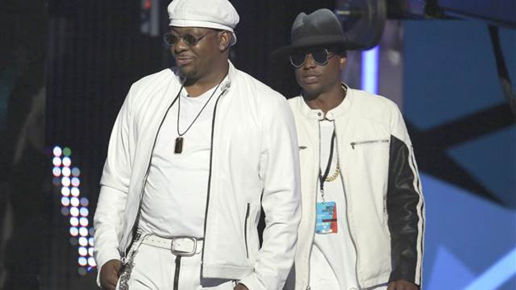 Ünlü şarkıcı bir kez daha evlat acısı yaşadı