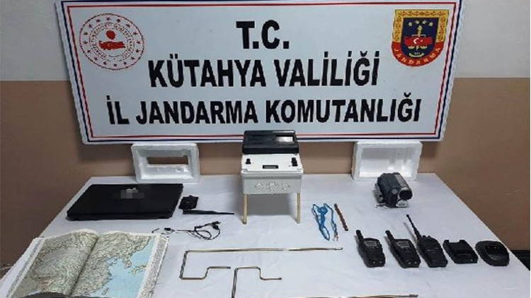 Aralarında öğretim görevlisinin de olduğu 10 defineci suçüstü yakalandı