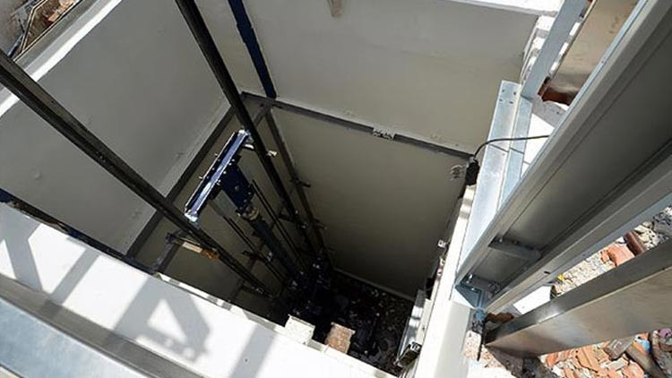 Asansör boşluğuna düşen bekçi öldü Asansör boşluğuna düşen bekçi öldü