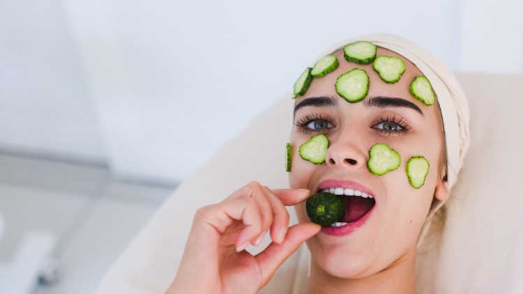 Sağlıklı Bir Cilt İçin Ne Yemeli ve Nelerden Kaçınılmalı