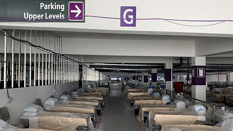 Çareyi otoparkı hastaneye çevirmekte buldular Çareyi otoparkı hastaneye çevirmekte buldular