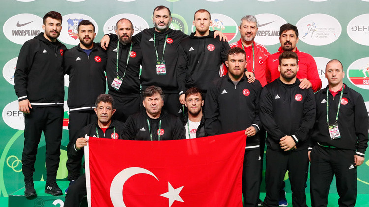 Milli güreşçiler, Sırbistandaki Dünya Kupasında takım halinde dünya ikincisi oldu