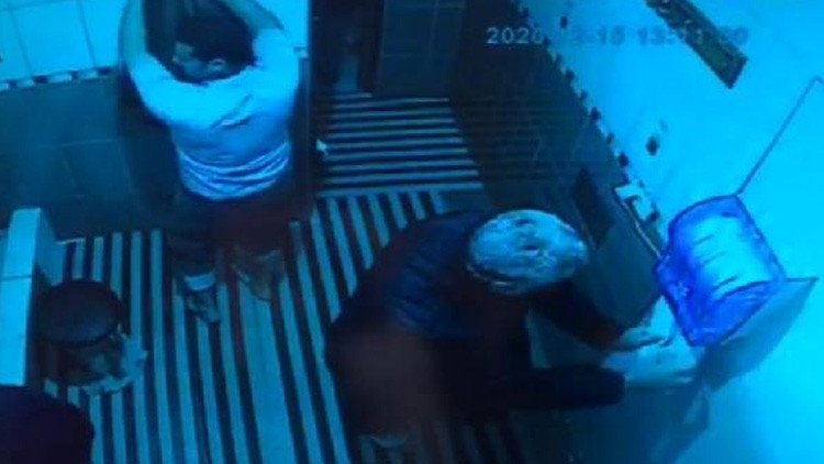 Abdest alma bahanesiyle geldi, yaptığı pes dedirtti