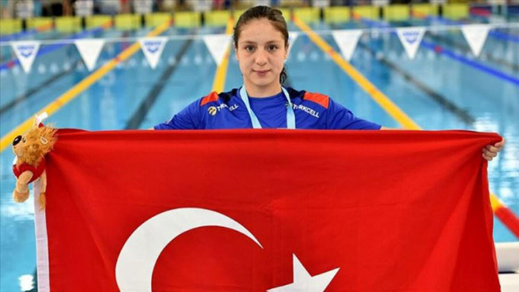 Son Dakika | Milli yüzücü Merve Tuncelden dünya rekoru