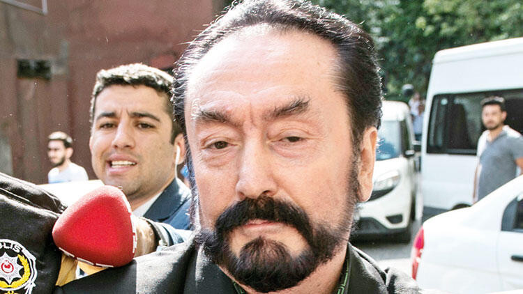 Adnan Hoca’dan dudak uçuklatan savunma: FETÖ’yü övüyor gibi yapıp alttan alttan vurdum