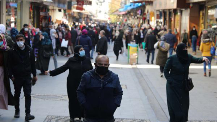Gaziantep’te çarşılarda yoğunluk sürüyor
