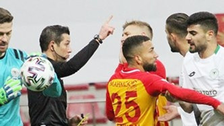 Kayserispor, Lennona gösterilen kırmızı kartın iptal edilmesini istiyor Rafael örneği... Kayserispor, Lennona gösterilen kırmızı kartın iptal edilmesini istiyor Rafael örneği...