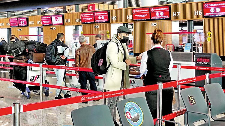 İngiltere ile tahliye uçuşları başladı İngiltere ile tahliye uçuşları başladı