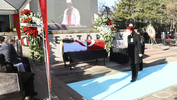 Prof. Dr. Acar için ODTÜ’te tören Prof. Dr. Acar için ODTÜ’te tören