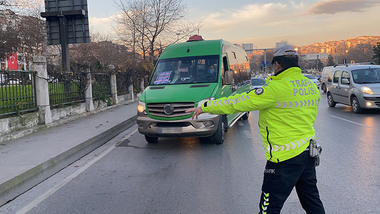 Kağıthane’de minibüslere denetim Kağıthane’de minibüslere denetim