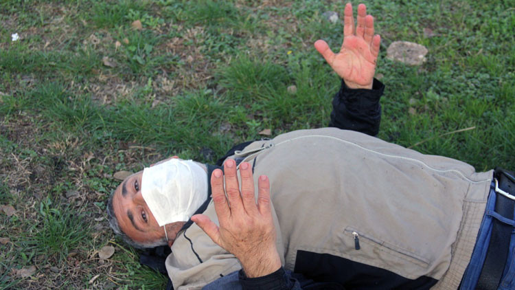 Son anda hayata tutundu İşçiler kurtardı...