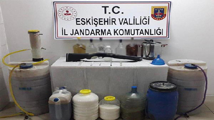 Eskişehir’de sahte içki operasyonu Eskişehir’de sahte içki operasyonu