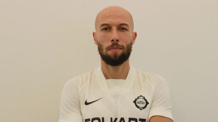 Altayda Edin Cocalic kaldı