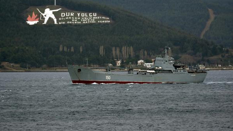 Rus savaş gemisi Çanakkale Boğazı’ndan geçti
